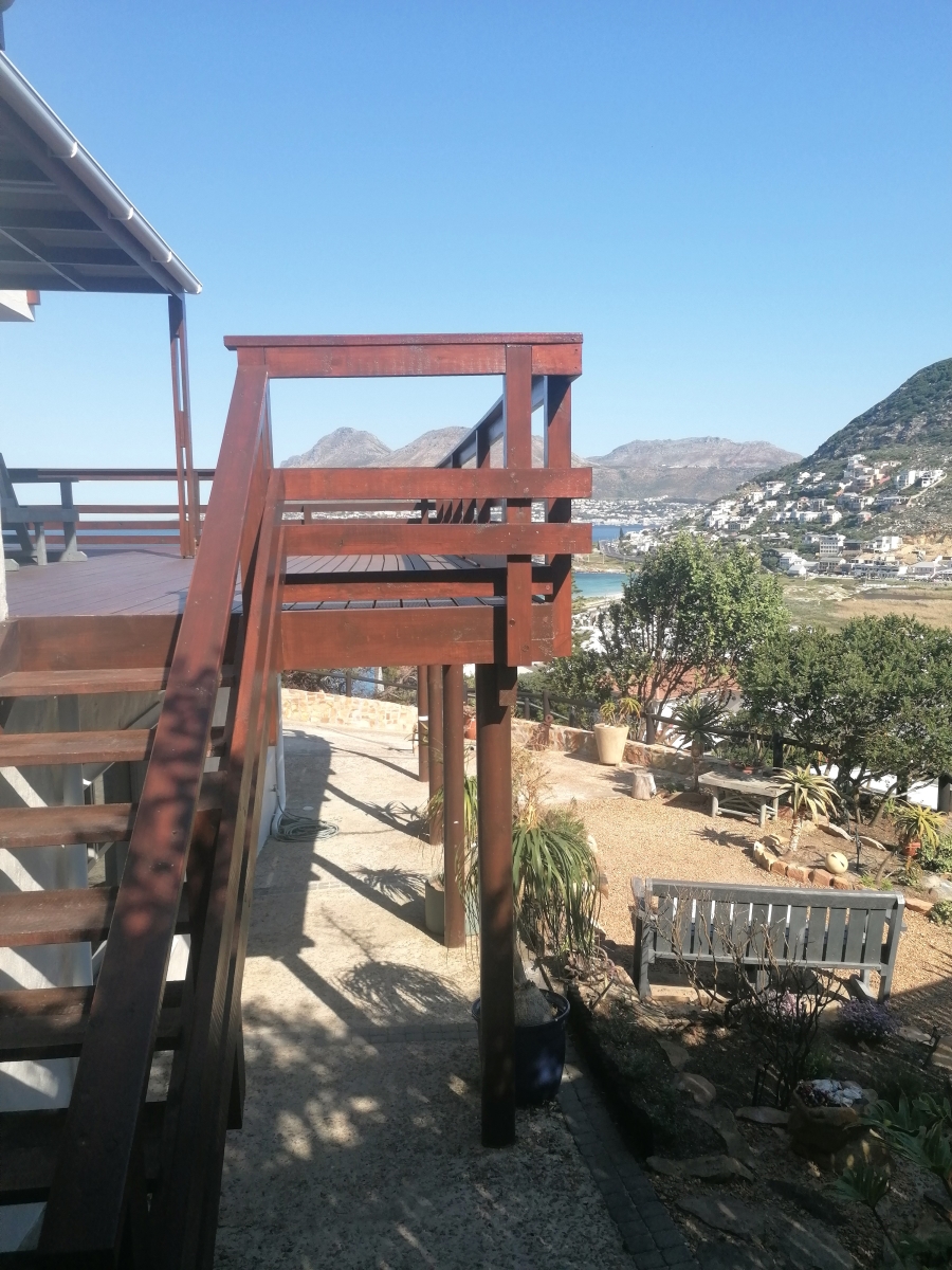To Let 4 Bedroom Property for Rent in Glencairn Heights Western Cape